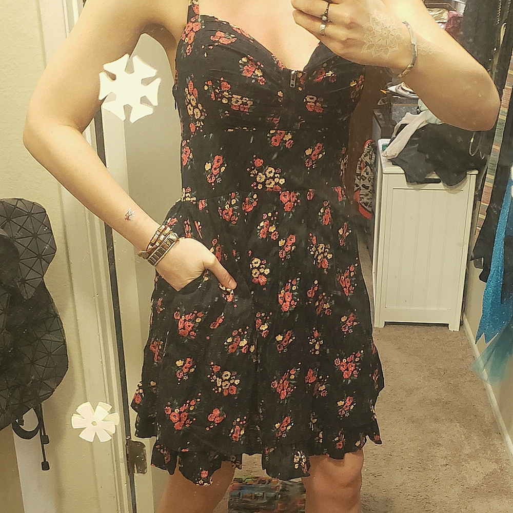 Floral & black backless halter bustier flare dress - Picture 6 of 14